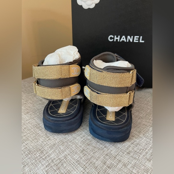CHANEL 2021 Rubber Gladiator Sandals • Size 37.5 - Picture 6 of 16